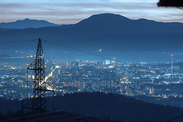 HV, MV və LV Elektrik kabelləri etibarlı elektrik paylanmasını necə təmin edir?